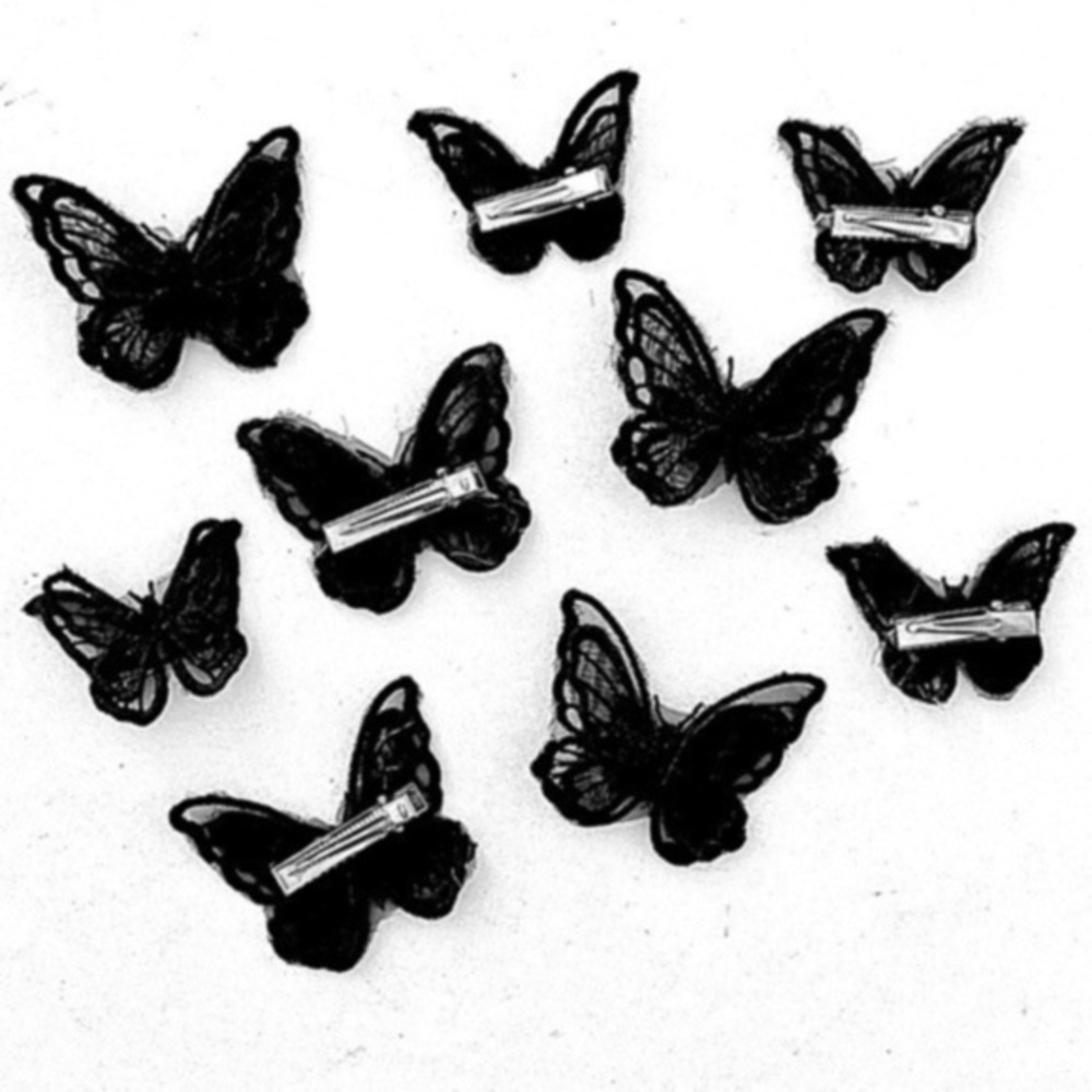 5 for $25! 9!! 🦋Hand Embroidered Hair Clips!!🦋